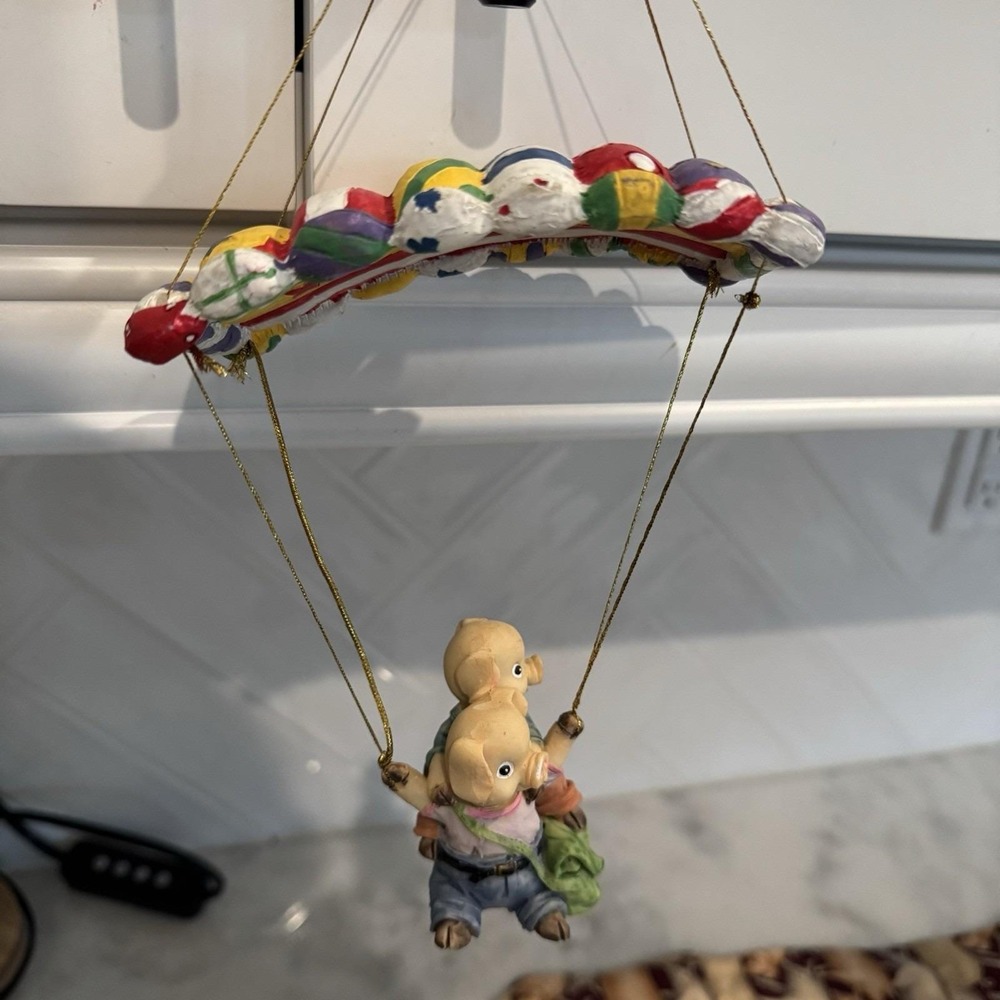 Vintage Pig Figurine Lot Tie Ornaments Farmhouse Decor Collectibles - Picture 3 of 5